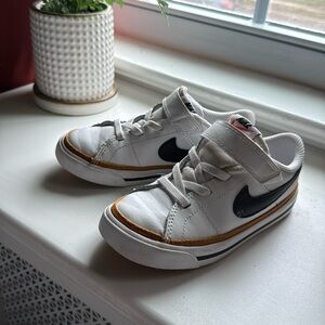 Nike court shoe toddler size 10 like new